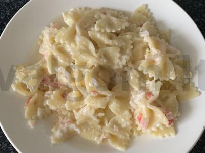 Makaronai su krabų mėsa grietinėlės padaže pagrindine nuotrauka