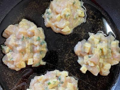 Vištienos kotletai su suluguni sūriu Žingsnis 5