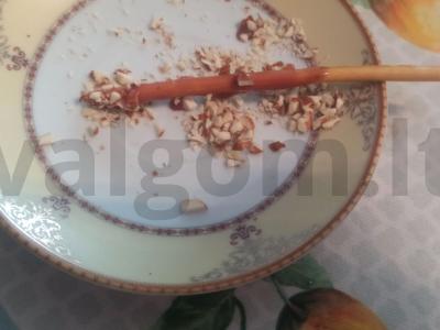 Šokoladiniai pagaliukai su riešutais Žingsnis 4