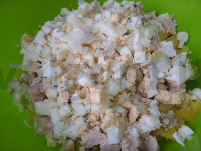 Okroška ant beržo sulčių su majonezu ir virta vištienos filė Žingsnis 3