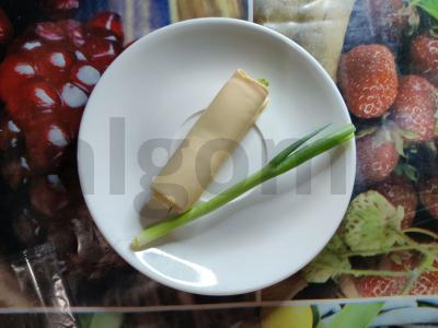 Rulė su menkių ikrais ir unagi padažu pagrindine nuotrauka