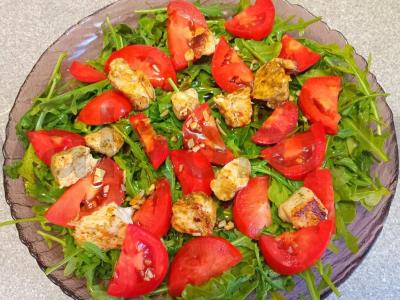 Salotos su rukola ir kalakutiena Žingsnis 7