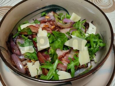 Šiltas salotas su svogūnais, bekonu ir rukola Žingsnis 6