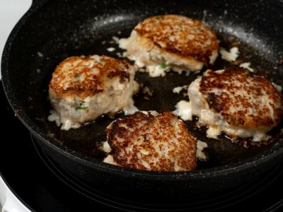 Žuvies kotletai iš paruoštos faršo Žingsnis 4