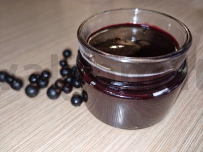 Juodųjų serbentų želė pagrindine nuotrauka