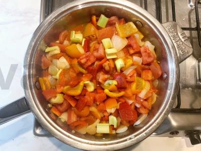 Ratatouille su raudonu sausuoju vynu Žingsnis 4