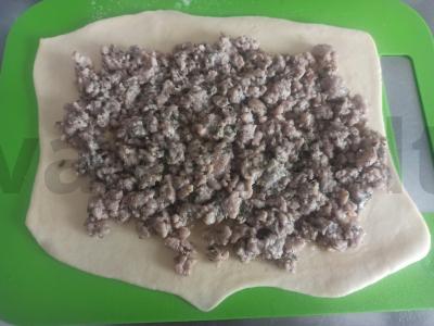 Kepti sluoksniuoti pyragėliai su faršu Žingsnis 5