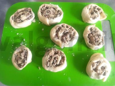 Kepti sluoksniuoti pyragėliai su faršu Žingsnis 6