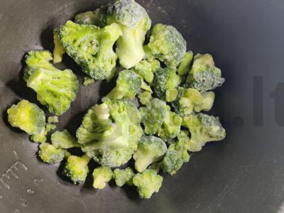 Vištiena su brokoliais ir prieskoniais orkaitėje Žingsnis 2