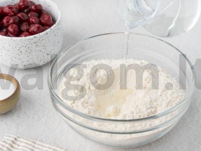 Varškės virtinukai su vyšniomis Žingsnis 1