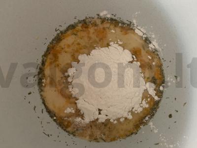 Pieniniai sausainiai su krapais Žingsnis 2