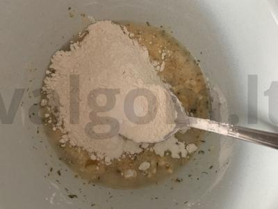 Pieniniai sausainiai su krapais Žingsnis 3