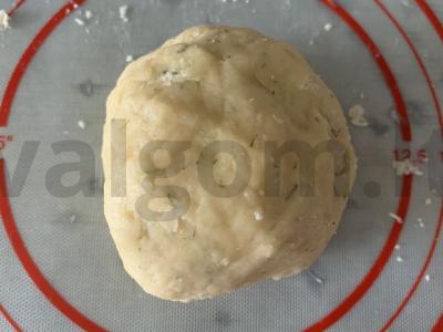 Pieniniai sausainiai su krapais Žingsnis 4