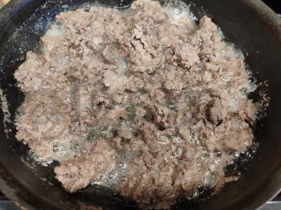 Klasikinis bulvių apkepas su mėsos faršu Žingsnis 1