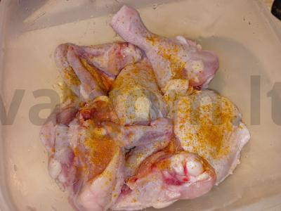 Vištiena su bulvėmis lėtoje viryklėje Žingsnis 1