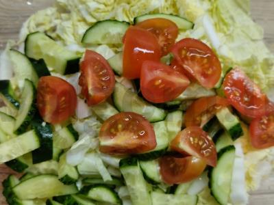 Pekino kopūstų salotos su jūros kokteiliu Žingsnis 3