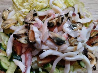 Pekino kopūstų salotos su jūros kokteiliu Žingsnis 5