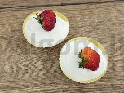 Mafininiai su kremu ir braškių uogiene pagrindine nuotrauka