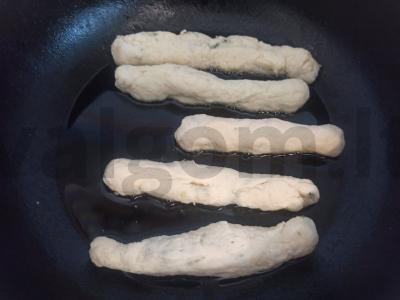 Svogūnų lazdelės vietoj duonos Žingsnis 6