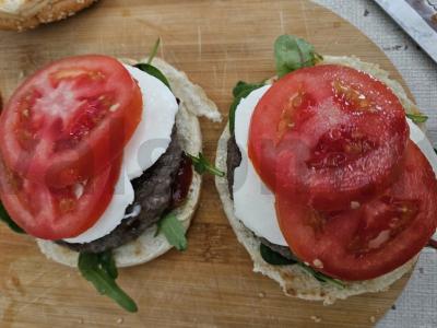 Hamburgeris su mocarela ir rukola Žingsnis 3