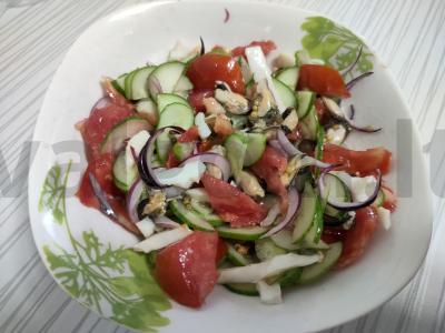 Salotas su jūros kokteiliu ir raudonuoju svogūnu Žingsnis 4