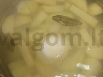 Bulvių košė su kiaušiniu ir grietinėlės sūriu Žingsnis 2