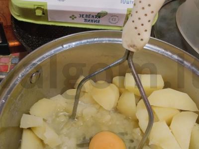 Bulvių košė su kiaušiniu ir grietinėlės sūriu Žingsnis 3