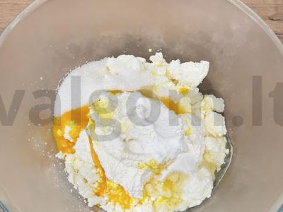 Varškės apkepas su manų kruopomis Žingsnis 2