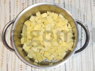 Kvapnus sriuba su meatballs ir salierų lapais Žingsnis 5