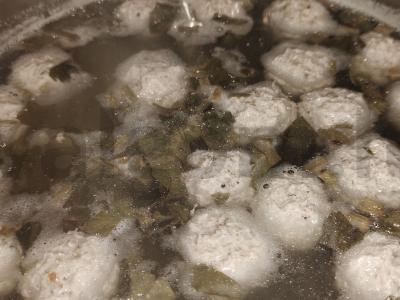 Kvapnus sriuba su meatballs ir salierų lapais Žingsnis 7