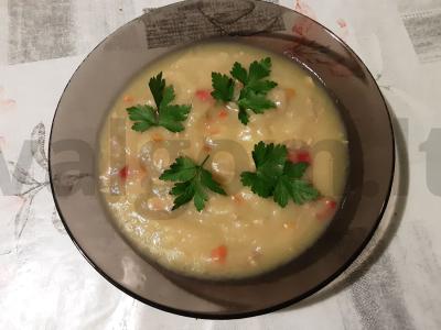 Žirnių sriuba-pusiau tyrė pagrindine nuotrauka