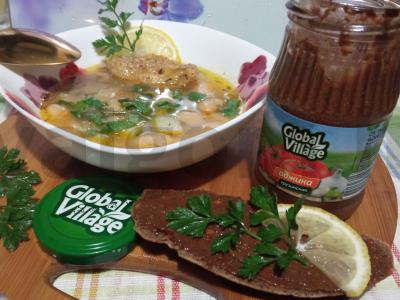 Pupelių sriuba ant ančių sultinio su adžika pagrindine nuotrauka