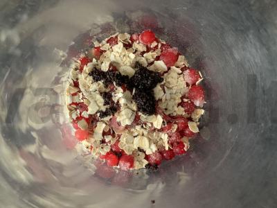 Greitas pusryčių receptas su raugintu pienu, raudonosiomis serbentėmis, avižiniais dribsniais ir aguonomis Žingsnis 3