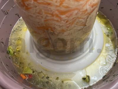 Aštrus žaliųjų pomidorų salotas žiemai Žingsnis 5