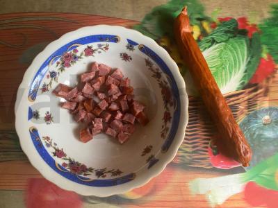 Karšti sumuštiniai su dešra, pomidoru ir lydytu sūriu Žingsnis 1