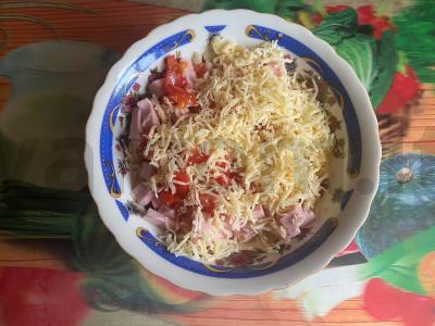 Karšti sumuštiniai su dešra, pomidoru ir lydytu sūriu Žingsnis 4