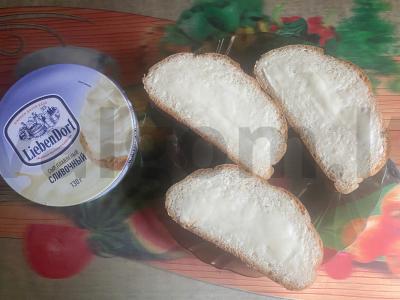 Karšti sumuštiniai su dešra, pomidoru ir lydytu sūriu Žingsnis 6