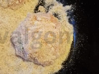 Kalakutienos kotletai su dešrelėmis sūriu Žingsnis 3