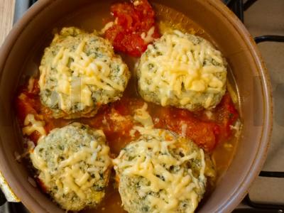 Kotletai su cukinija vakarienei pagrindine nuotrauka