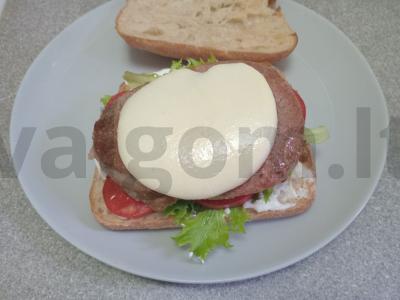 Mėsainis su jautiena ir grybų padažu Žingsnis 7