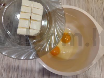 Medaus tortas su virta kondensuotu pienu Žingsnis 2