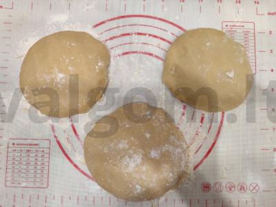 Medaus tortas su virta kondensuotu pienu Žingsnis 8