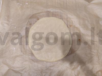 Medaus tortas su virta kondensuotu pienu Žingsnis 9