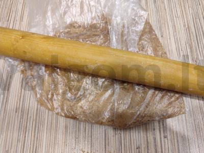 Medaus tortas su virta kondensuotu pienu Žingsnis 14