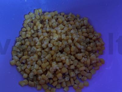 Salotos su kopūstais ir puskeptais dešrelėmis Žingsnis 1