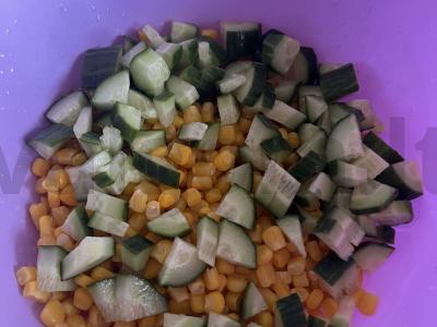 Salotos su kopūstais ir puskeptais dešrelėmis Žingsnis 2