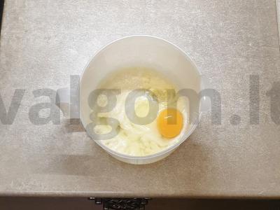 Šokoladiniai keksiukai su mėlynėmis Žingsnis 2