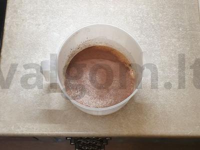 Šokoladiniai keksiukai su mėlynėmis Žingsnis 4