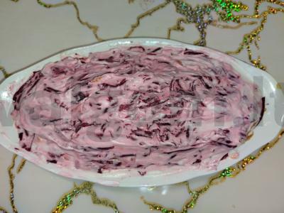 Klasikinis receptas salotai „Silkė po kailiu“ pagrindine nuotrauka