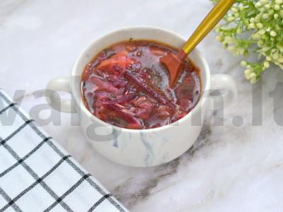 Namų barščiai su raugintais kopūstais pagrindine nuotrauka